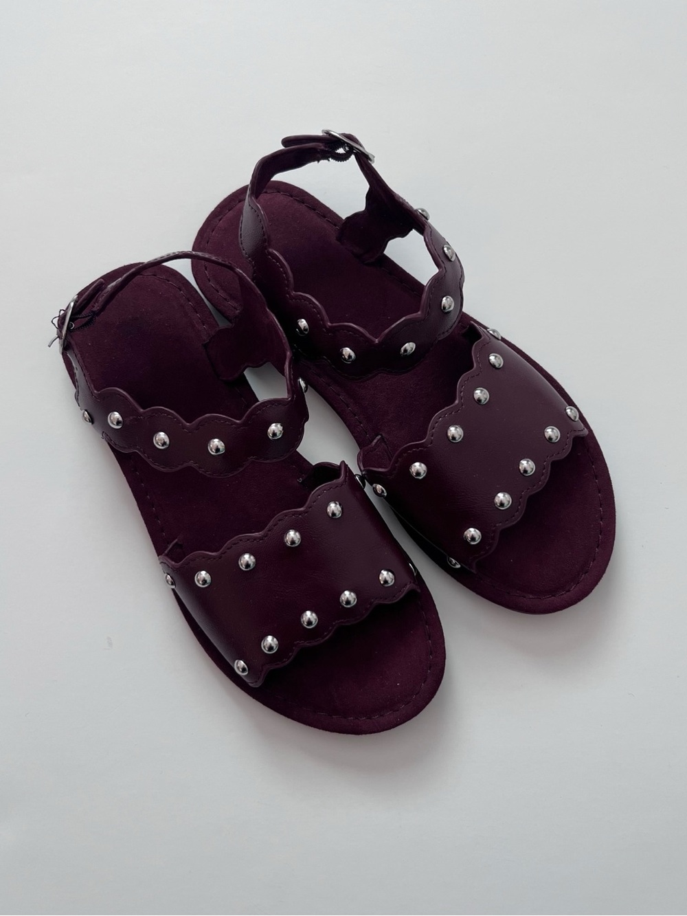 Zara Girls Studded Scallop Strap Sandals — Plum/Maroon size 34 (2.5 US)